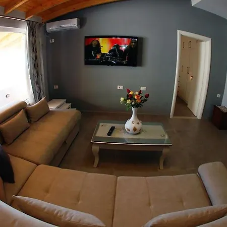 Alvin Apartment *